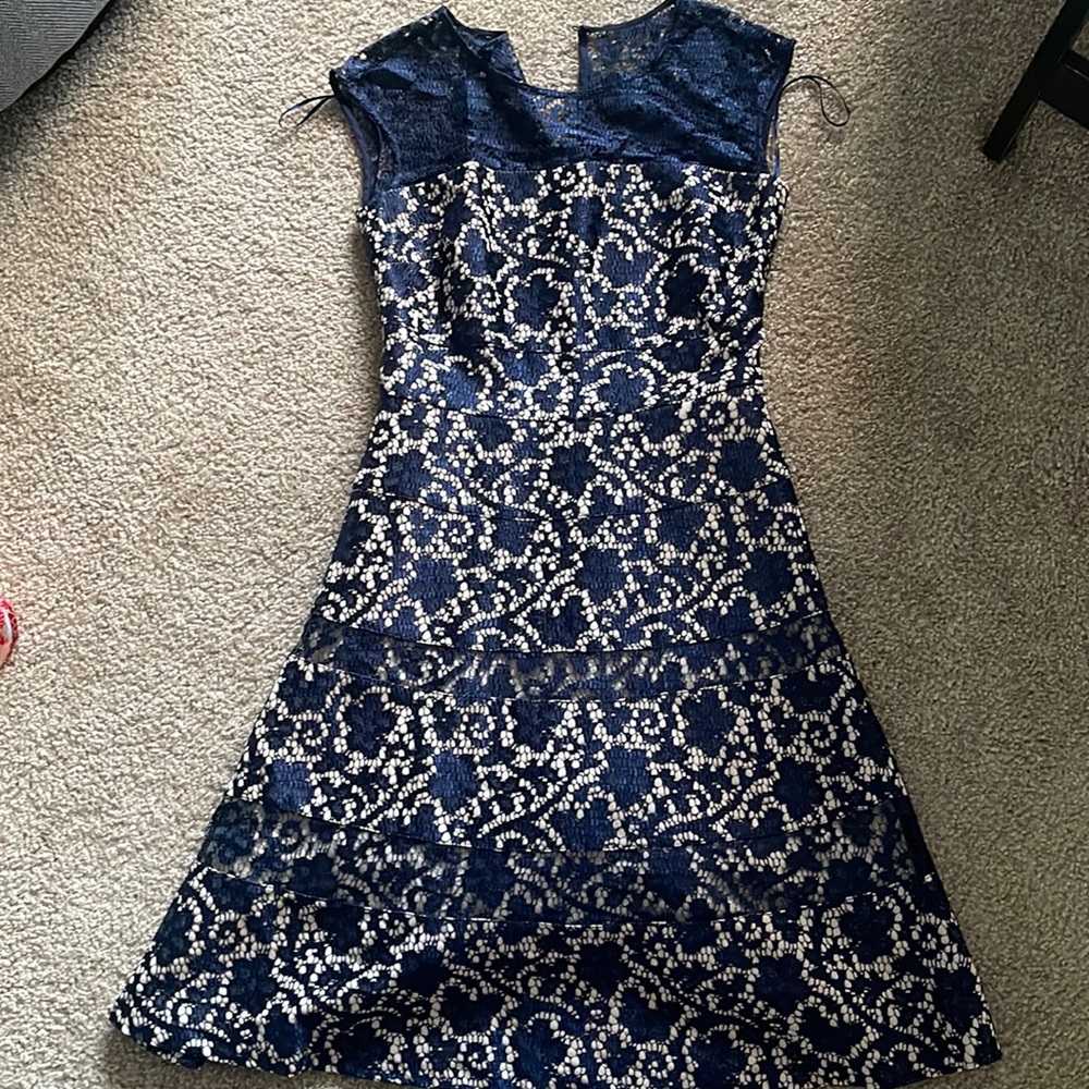 Kay Unger blue lace dress